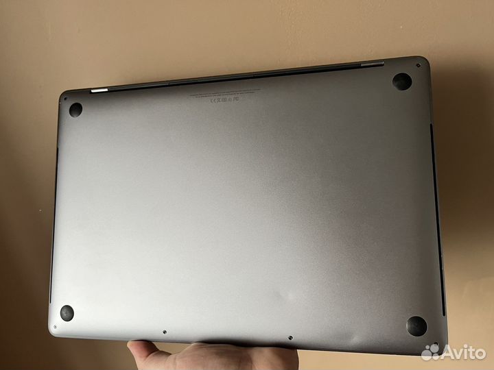 Ноутбук Apple MacBook Pro 15 2018 500Гб 230циклов