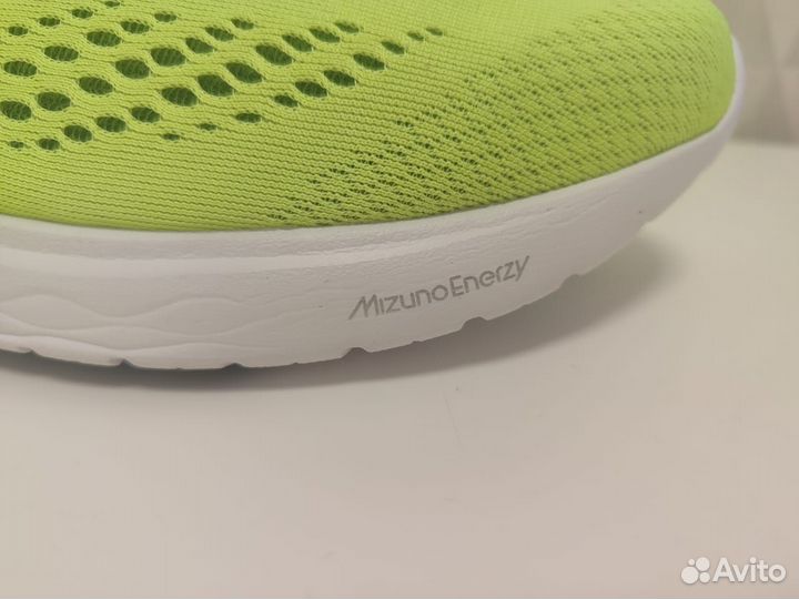 Кроссовки Mizuno Wave Revolt 2