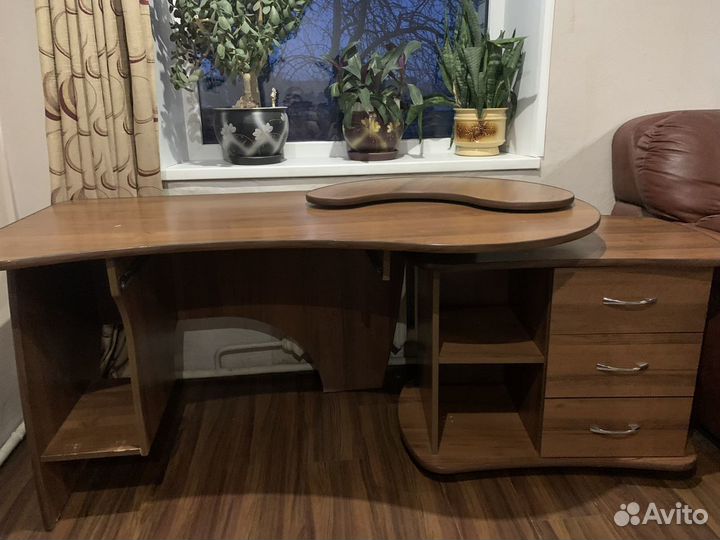 Письменный стол