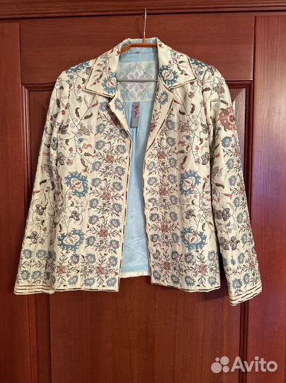Блейзер с цветочной вышивкой