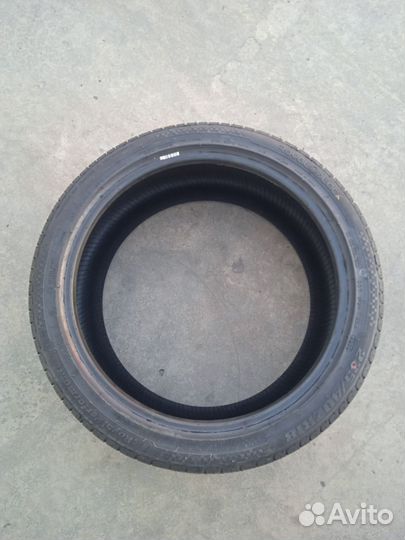 Royal Black Royal Performance 235/40 R18 95W