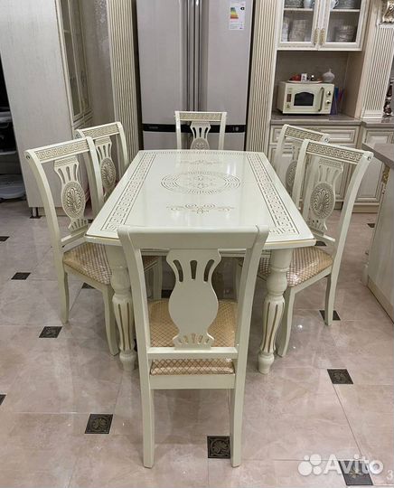 Столы и стулья «Версаче» – роскошь и уют