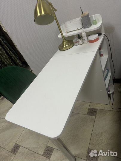 Маникюрный стол