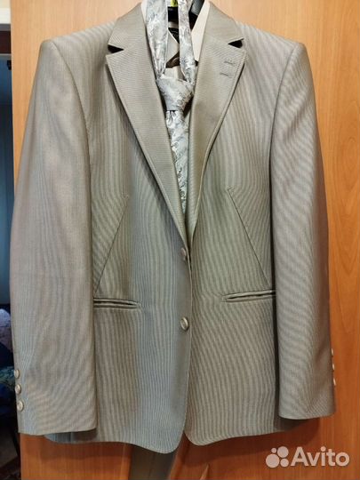 Брючный костюм рубашка галстук размер 48