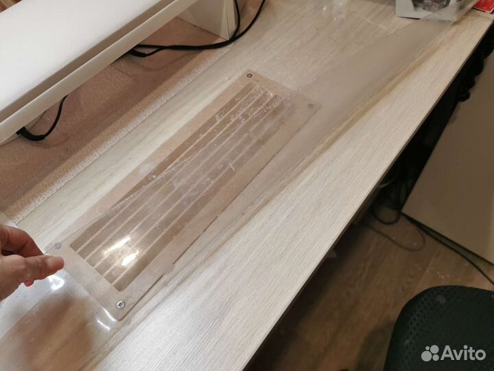 Маникюрный стол с вытяжкой бу