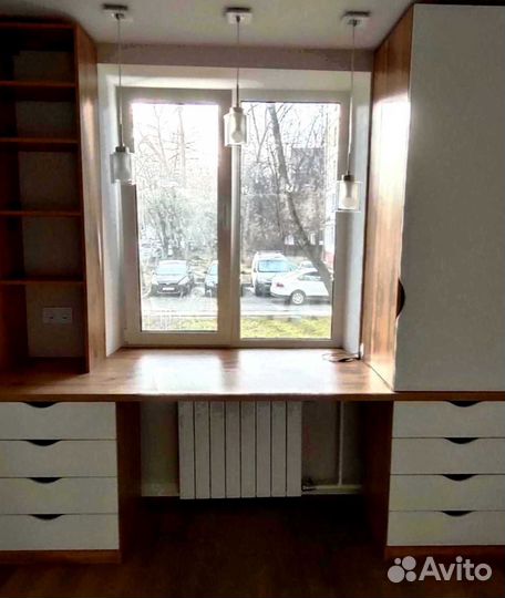 Рабочая зона в углу у окна