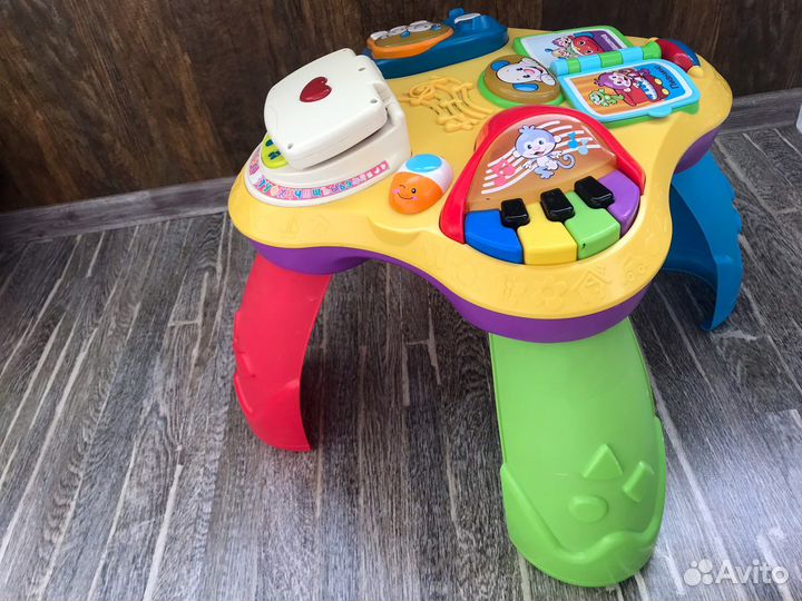 Развивающий столик fisher price