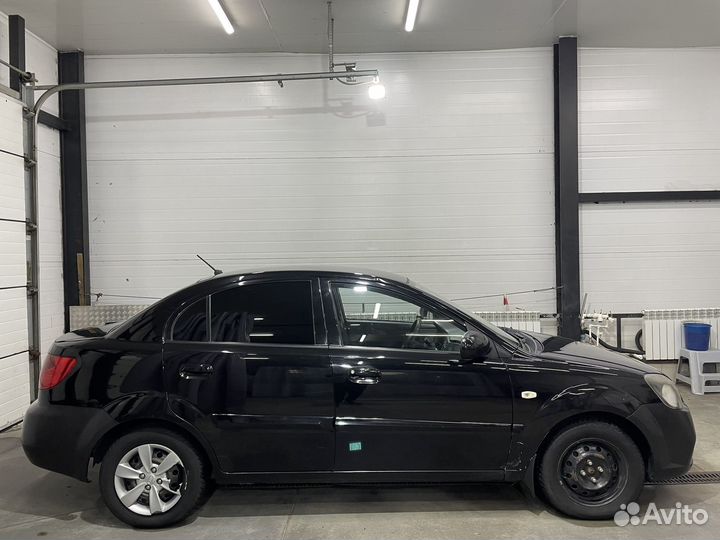 Kia Rio 1.4 AT, 2011, битый, 250 000 км