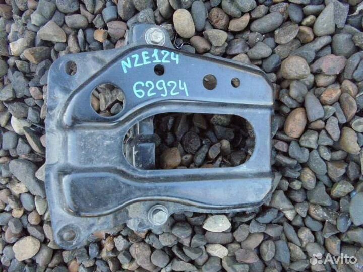 Подставка под аккумулятор Toyota Corolla Fielder