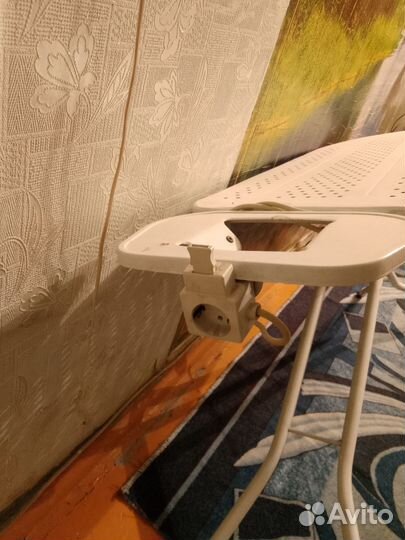 Гладильная доска с розеткой