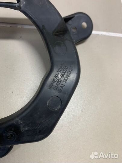 Кронштейн противотуманной фары левый Toyota Land