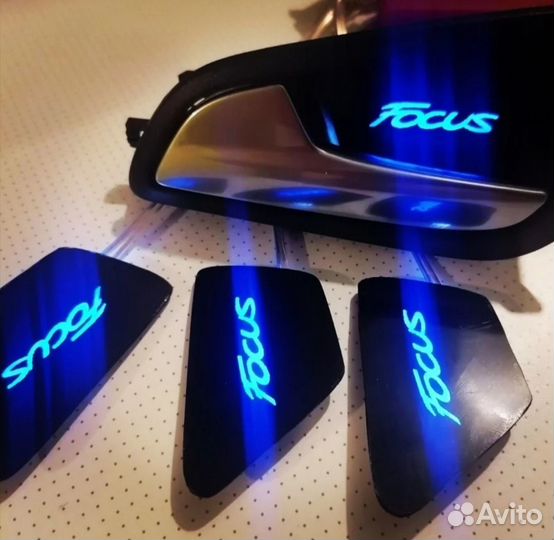 Подсветка дверных ручек салона автомобиля Ford