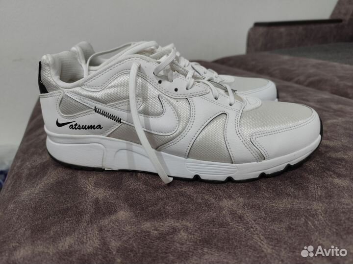 Nike Atsuma white