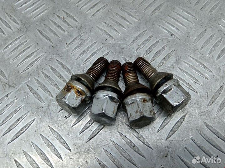 Болт Renault Megane 2 рест. 2007 701601139B