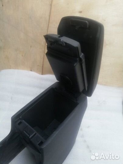 Подлокотник передний Mazda 3 BK 2007