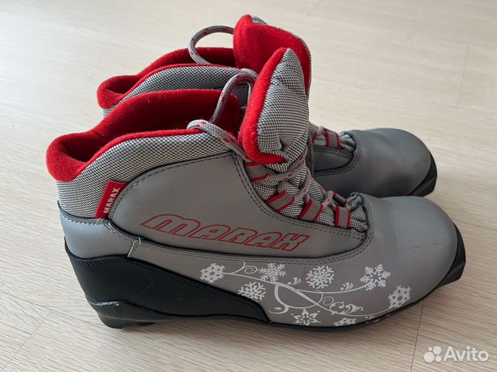 Лыжные ботинки