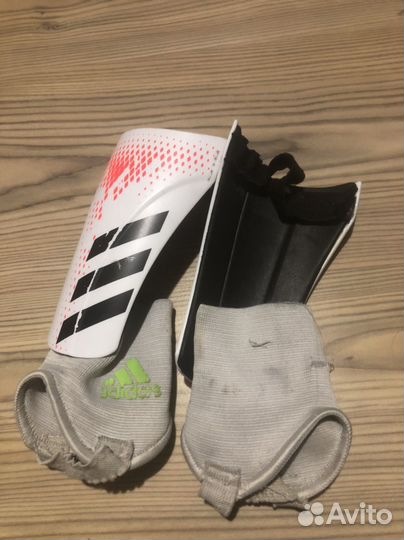 Футбольные щитки