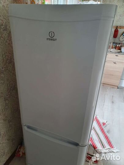 Холодильник бу indesit