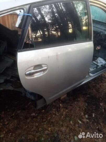 Дверь от toyota prius