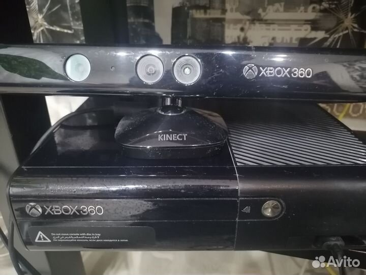 Xbox 360 с играми, кинектом и 2 гейпада