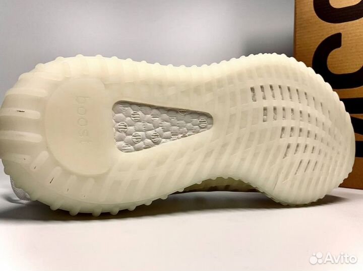 Кроссовки adidas yeezy boost белые