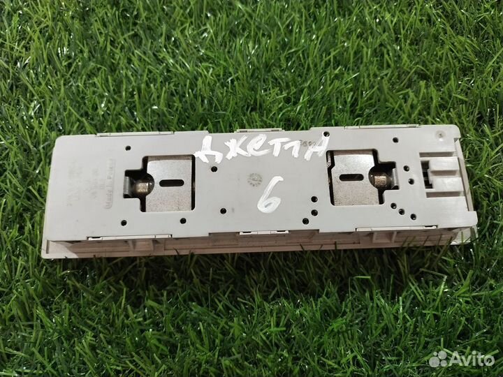 Плафон салонный Volkswagen Jetta (NF) VI