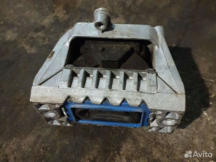 Подушка двигателя фольцваген пассат b6 2.0 BVY