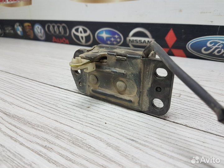 Замок двери багажника Toyota Land Cruiser J80