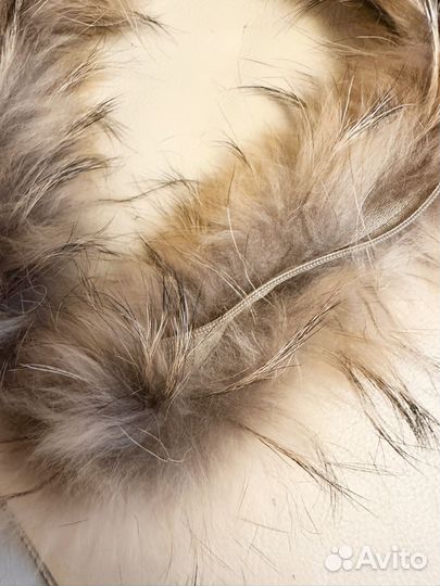 Пакетом. Меховой воротник, помпон