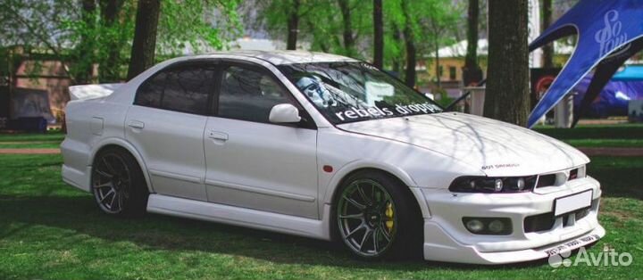 Накладка на передний бампер Mitsubishi Galant 8