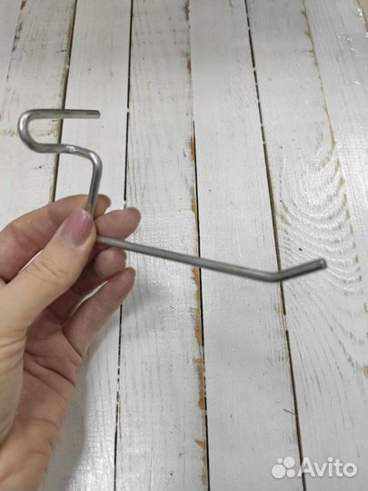 Крючок одинарный L100 для экономпанели