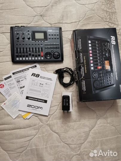 Рекордер Zoom R8 + микрофон behringer c1