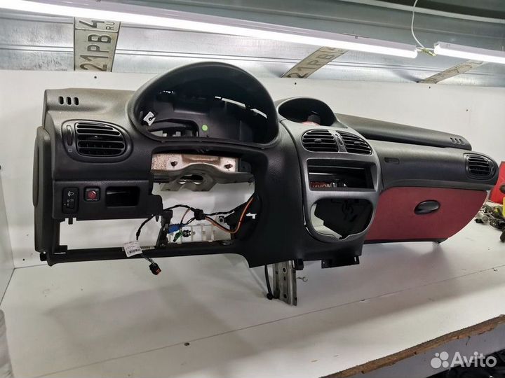 Торпедо в сборе (Peugeot 206)