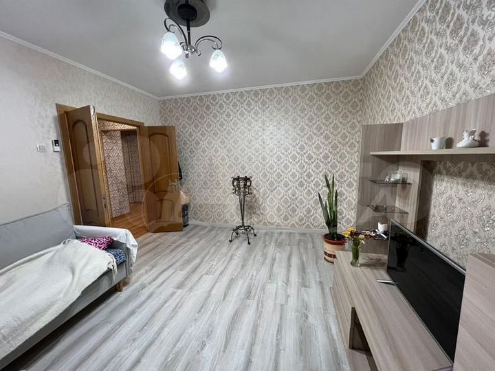 2-к. квартира, 52 м², 1/9 эт.