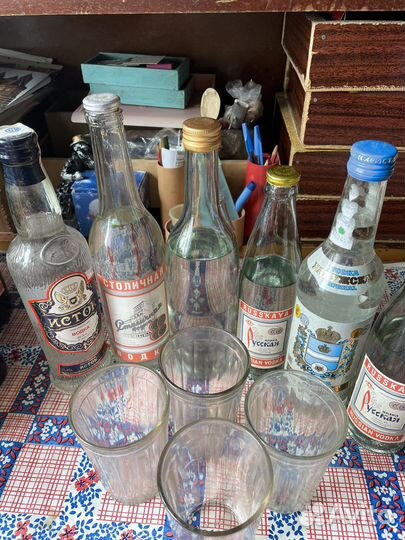 Стаканы граненые и бутылки из СССР