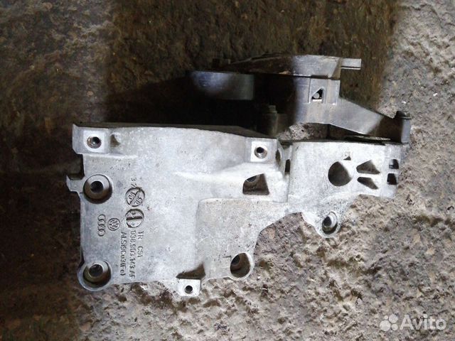 Кронштейн генератора Volkswagen Touran 1