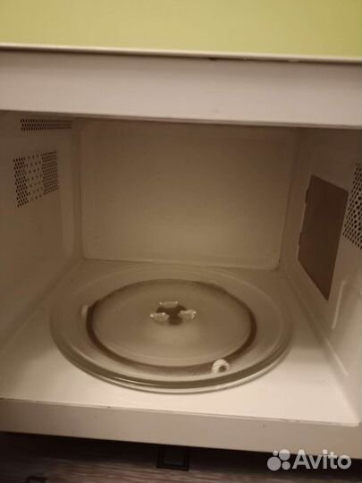 Микроволновая печь Elenberg, работает