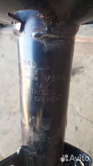 Задние стойки на тойота камри KYB