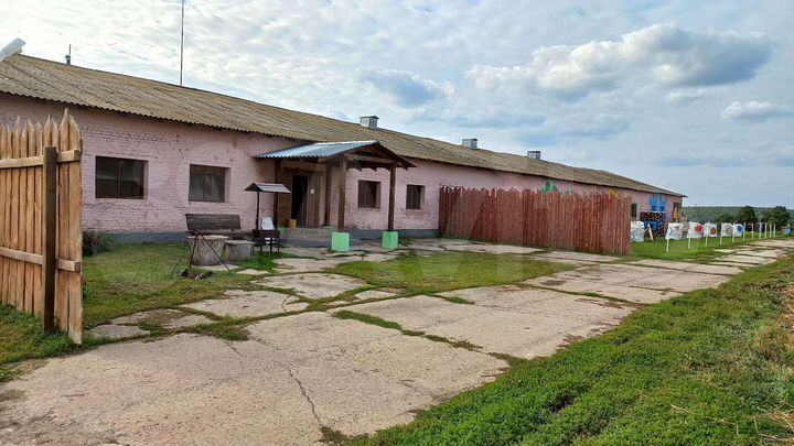 Здание, 2100 м²