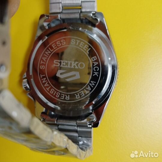 Новые кварцевые часы с логотипом seiko