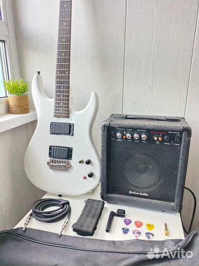 Электрогитара Superstrat +комб 20Вт +аксессуары