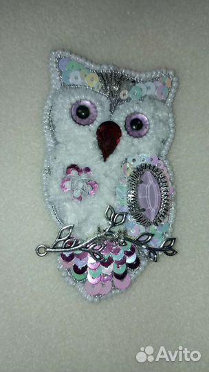 Брошь ручной работы из бисера