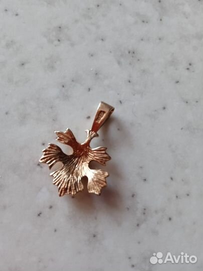 Золотые кулоны