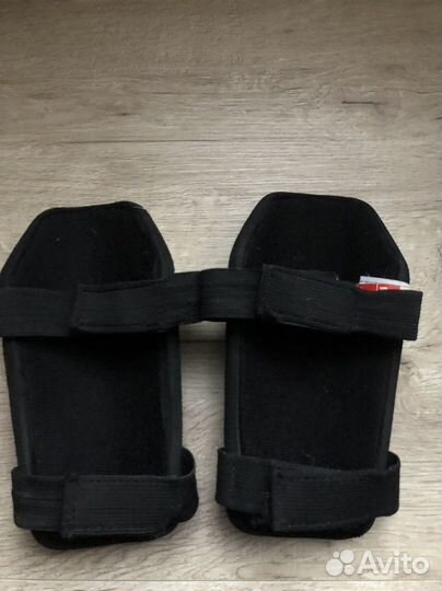 Щитки футбольные детские