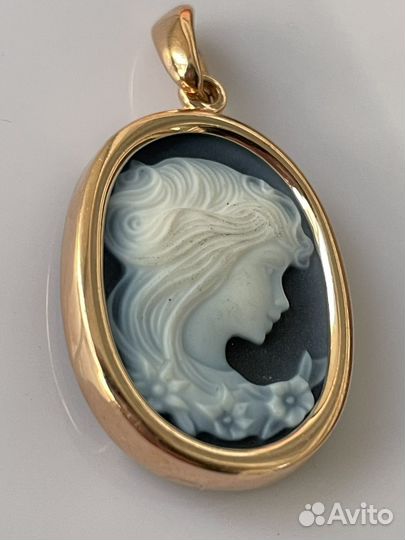 Золотой кулон Камея