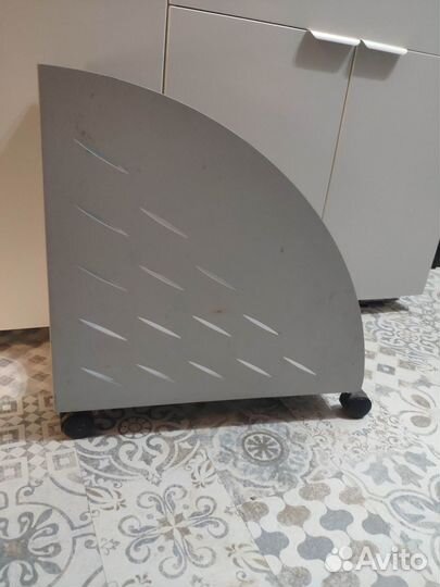 Подставка под системный блок на колесах