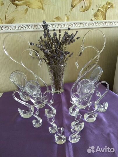 Стая хрустальных лебедей