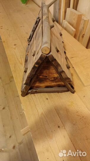 Кормушка для птиц и белок