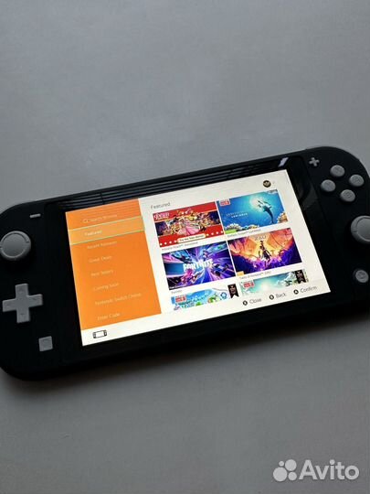 Nintendo Switch Lite 256GB + чехол и игры