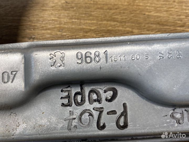 Peugeot 207 передний правый стеклоподъёмник